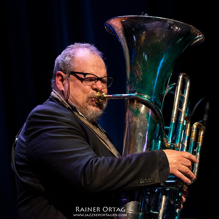 Michel Godard bei den 31. Internationalen Theaterhaus Jazz Tagen 2018