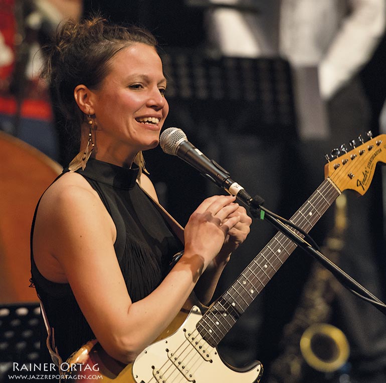 Monika Roscher mit BigBand im Theaterhaus 2019