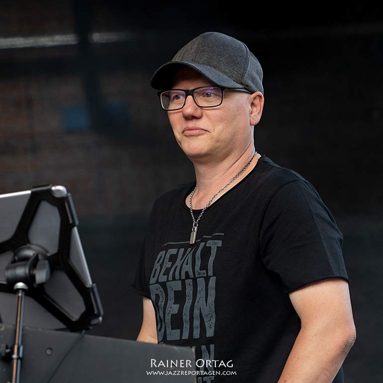 Rainer Scheithauer mit Bluefonque beim OpenAir vom "blauen haus" Böblingen 2021