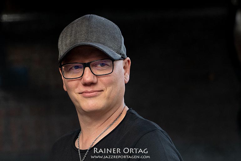 Rainer Scheithauer mit Bluefonque beim OpenAir vom "blauen haus" Böblingen 2021