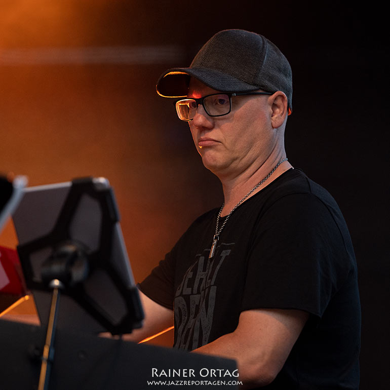 Rainer Scheithauer mit Bluefonque beim OpenAir vom "blauen haus" Böblingen 2021