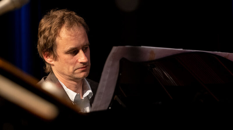 Rainer Tempel mit seinem Programm 3'00'' im Sudhaus Tuebingen 2022