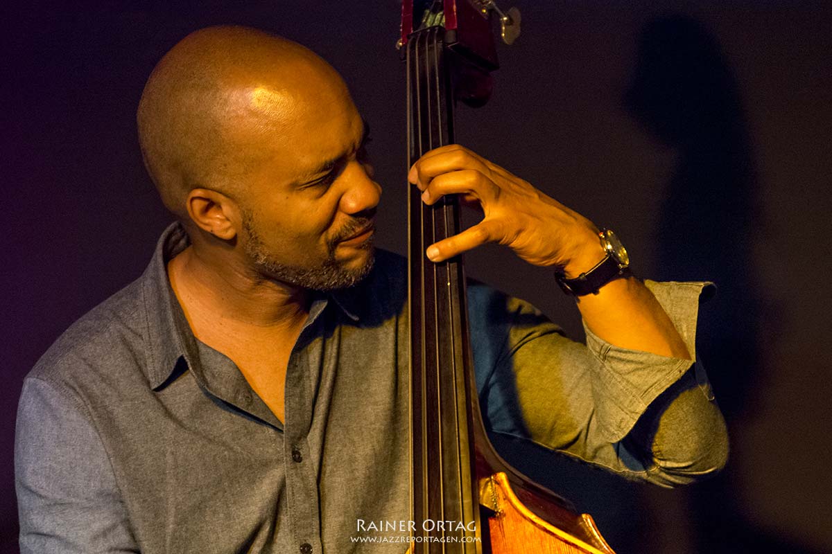 Reuben Rogers mit dem Aaron Goldberg Trio im Jazzkeller Esslinge 2014