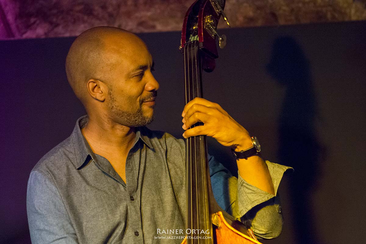 Reuben Rogers mit dem Aaron Goldberg Trio im Jazzkeller Esslinge 2014