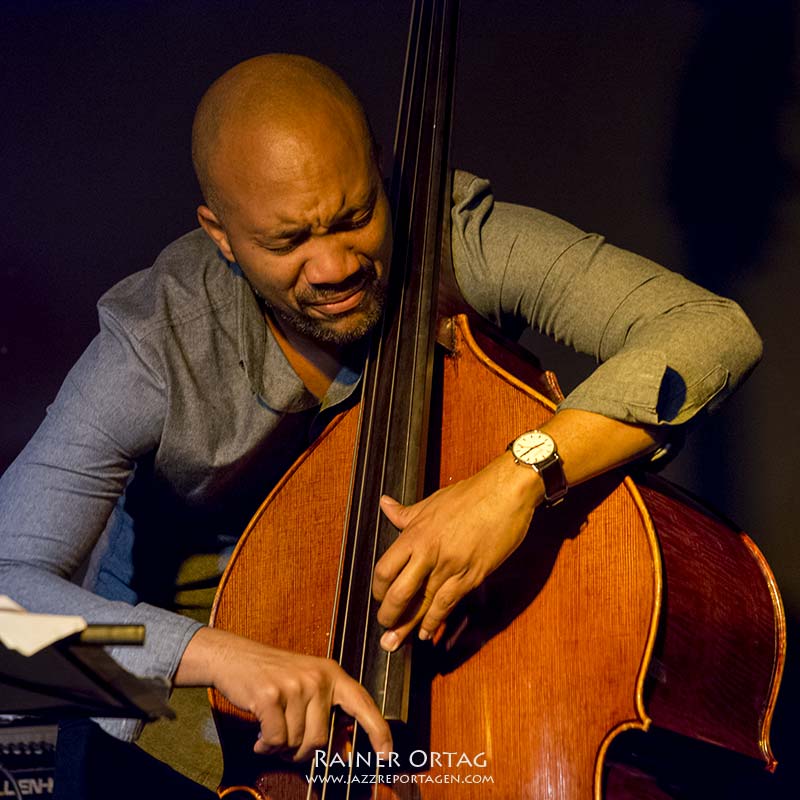 Reuben Rogers mit dem Aaron Goldberg Trio im Jazzkeller Esslinge 2014