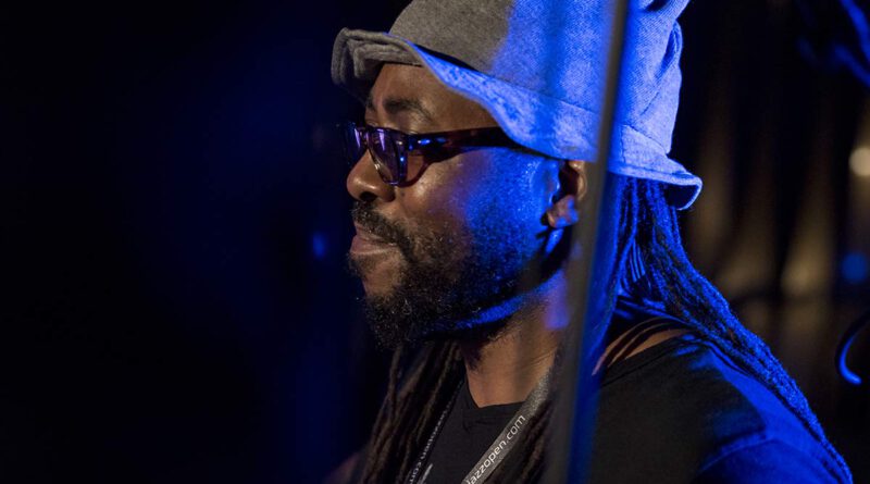Robert Sput Searight mit Ghost Note bei der jazzopen Stuttgart 2019 im Jazzclub Bix