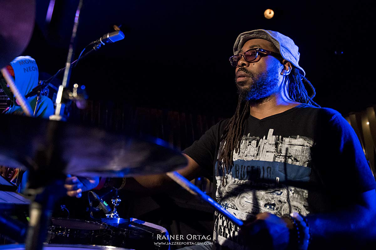 Robert Sput Searight mit Ghost Note bei der jazzopen Stuttgart 2019 im Jazzclub Bix