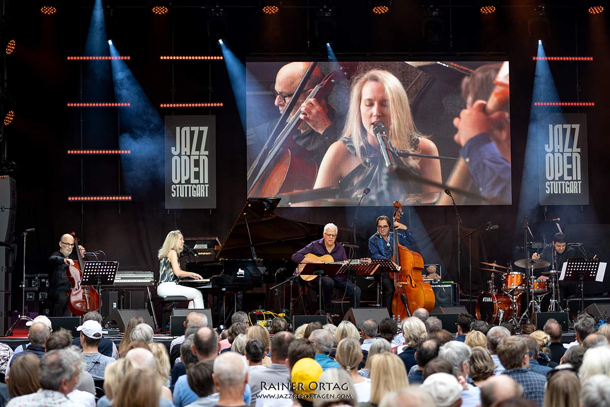 Sarah McKenzie bei der jazzopen Stuttgart 2022