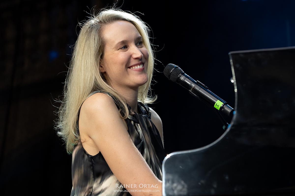 Sarah McKenzie bei der jazzopen Stuttgart 2022