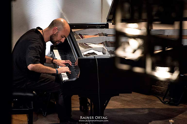 Shai Maestro mit dem Shai Maestro Trio im Liquid Tübingen 2019