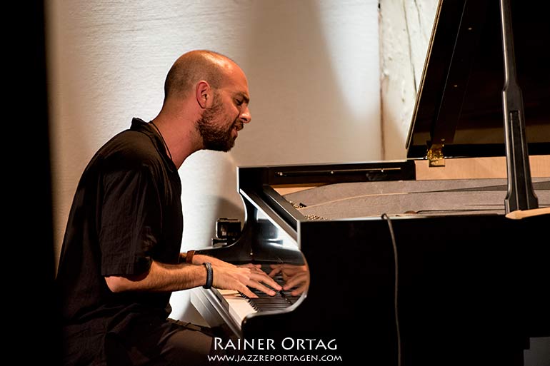 Shai Maestro mit dem Shai Maestro Trio im Liquid Tübingen 2019