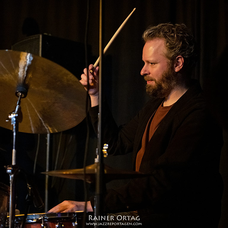 Tobias Backhaus mit dem Tal Arditi Trio im Club Voltaire 2022