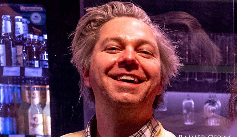 Tobias Hoffmann mit Max Andrzejewski`s Hütte in der Dieselstrasse Esslingen 2022