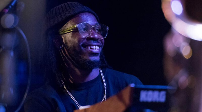 Vaughn Henry mit Ghost Note bei der jazzopen Stuttgart 2019 im Jazzclub Bix