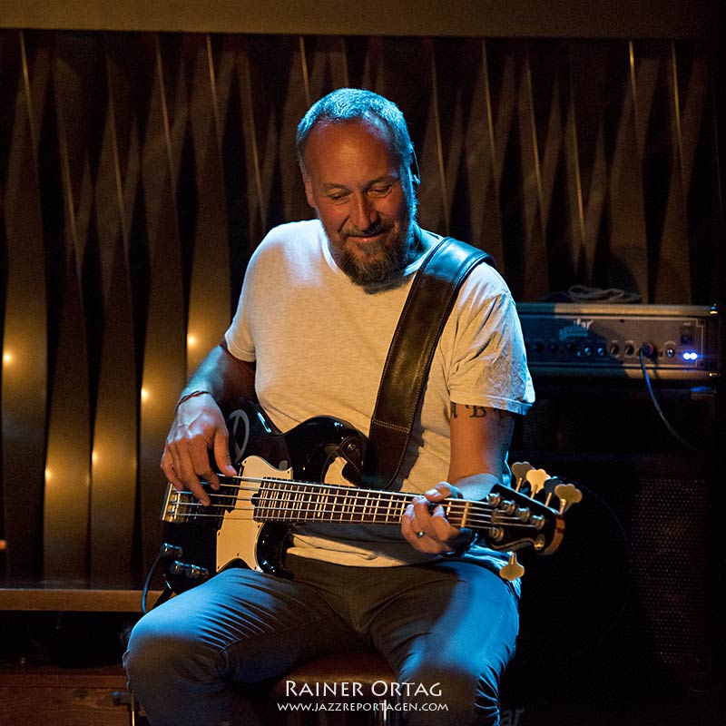 Claus Fischer mit der Simon Oslender Band im Jazzclub Bix Stuttgart 2020