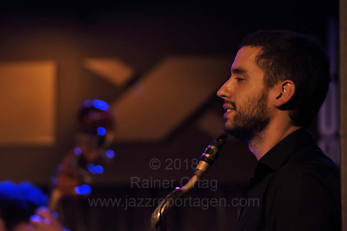 Omer Avital bei den jazzopen Stuttgart 2018 im Jazzclub Bix