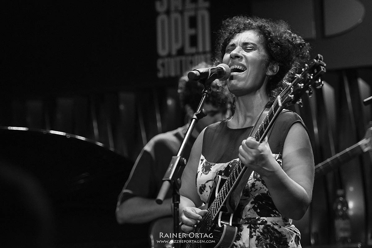 Julia Biel im Jazzclub Bix bei der jazzopen Stuttgart 2019